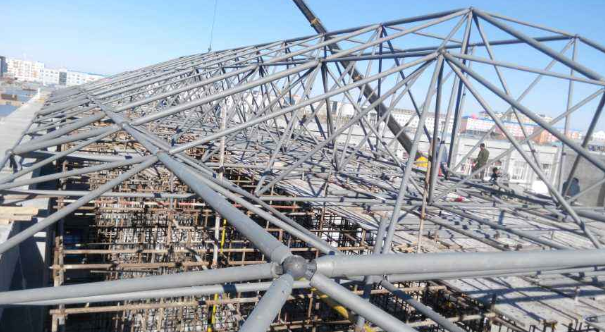 阿克苏细数网架装配中抉择应用钢结构对室第的优势